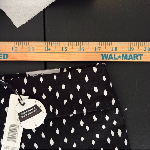 T Tahari Black Shorts with White Spot Print - Picture 9 of 12